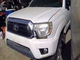 2013 TOYOTA TACOMA WHITE SR5 CREW CAB 4.0 AT 4WD.  Z24846